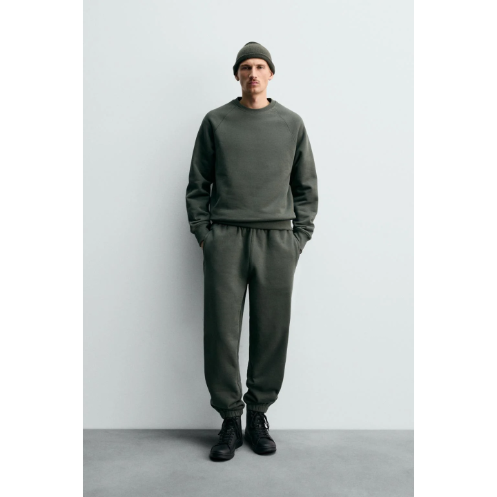 ДЖОГГЕРЫ КЛАССИЧЕСКОГО КРОЯ С КАНТОМ