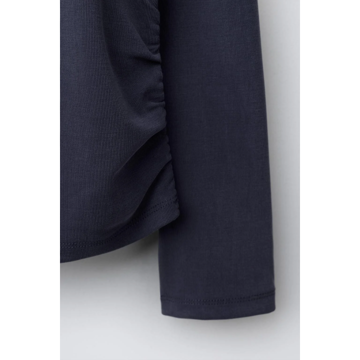 СПОРТИВНАЯ ФУТБОЛКА СО СБОРКАМИ