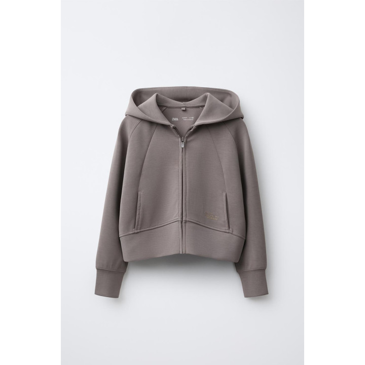 КУРТКА НА МОЛНИИ С ТЕКСТОМ И МОДАЛОМ