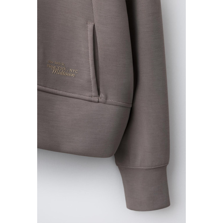 КУРТКА НА МОЛНИИ С ТЕКСТОМ И МОДАЛОМ