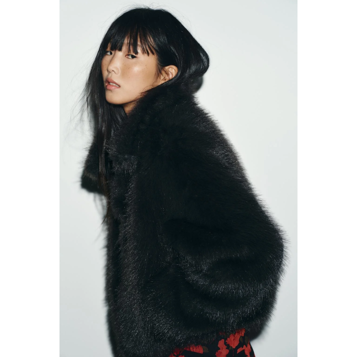 КОРОТКОЕ ПАЛЬТО ИЗ ИСКУССТВЕННОГО МЕХА С ЗАСТЕЖКАМИ-ТОГГЛ