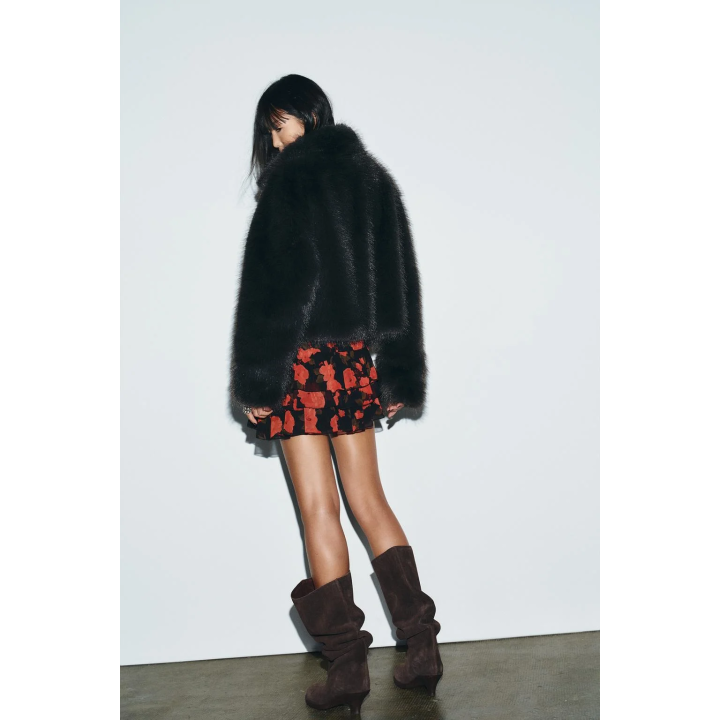 КОРОТКОЕ ПАЛЬТО ИЗ ИСКУССТВЕННОГО МЕХА С ЗАСТЕЖКАМИ-ТОГГЛ