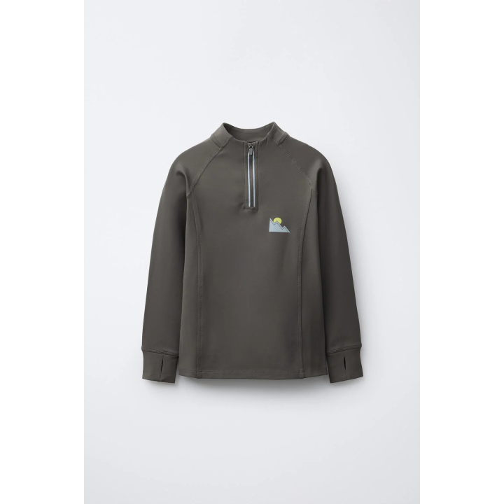 Футболка из коллекции лыжной одежды с термоэффектом