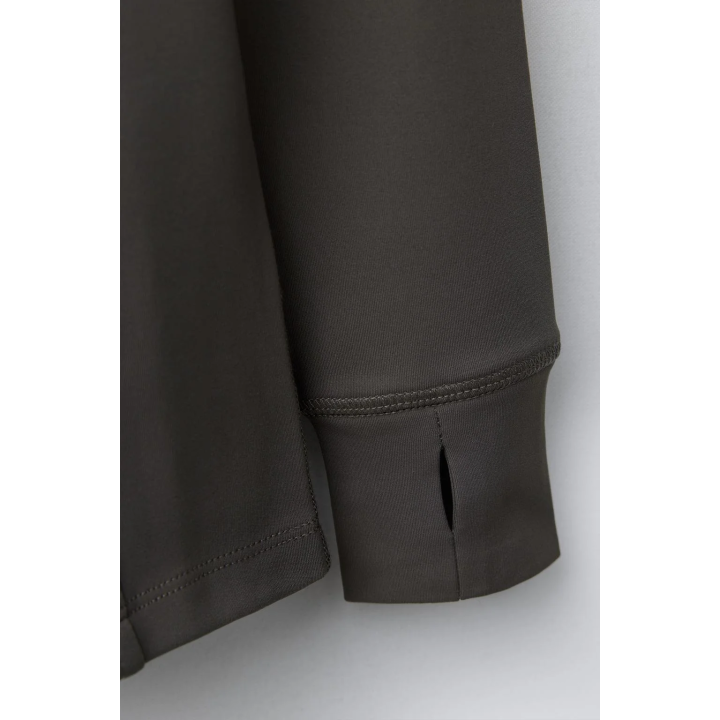 Футболка из коллекции лыжной одежды с термоэффектом