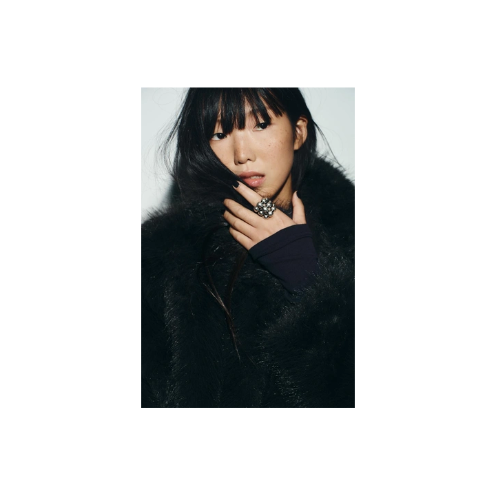 КОРОТКОЕ ПАЛЬТО ИЗ ИСКУССТВЕННОГО МЕХА С ЗАСТЕЖКАМИ-ТОГГЛ