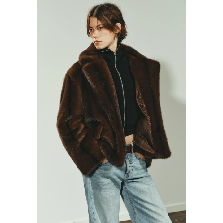 КОРОТКОЕ ПАЛЬТО ИЗ ИСКУССТВЕННОГО МЕХА