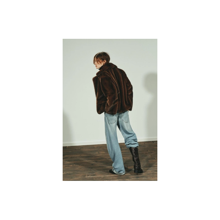 КОРОТКОЕ ПАЛЬТО ИЗ ИСКУССТВЕННОГО МЕХА