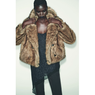 КОРОТКОЕ ПАЛЬТО ИЗ ИСКУССТВЕННОГО МЕХА