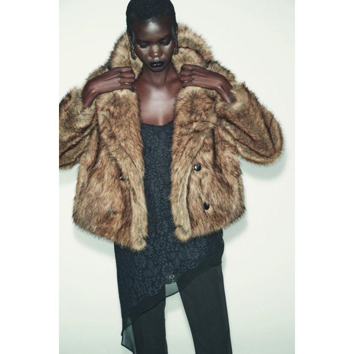 КОРОТКОЕ ПАЛЬТО ИЗ ИСКУССТВЕННОГО МЕХА