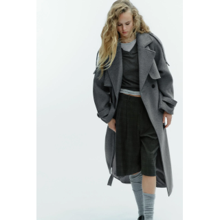 ДВУБОРТНОЕ ПАЛЬТО С ПОЯСОМ И ШЛЕВКАМИ