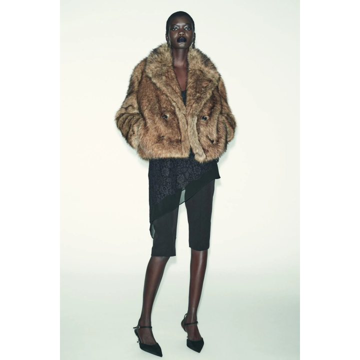 КОРОТКОЕ ПАЛЬТО ИЗ ИСКУССТВЕННОГО МЕХА