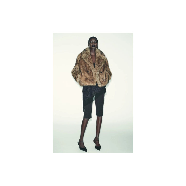 КОРОТКОЕ ПАЛЬТО ИЗ ИСКУССТВЕННОГО МЕХА