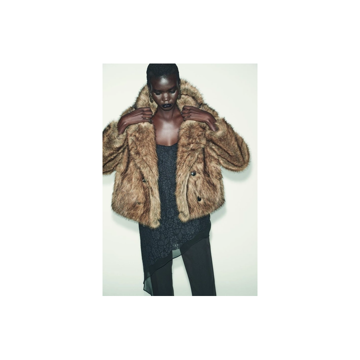 КОРОТКОЕ ПАЛЬТО ИЗ ИСКУССТВЕННОГО МЕХА