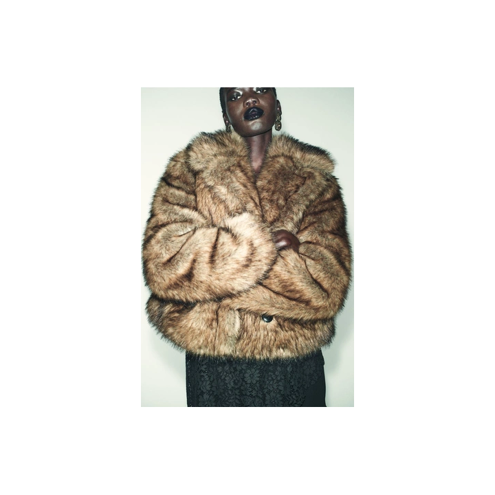 КОРОТКОЕ ПАЛЬТО ИЗ ИСКУССТВЕННОГО МЕХА