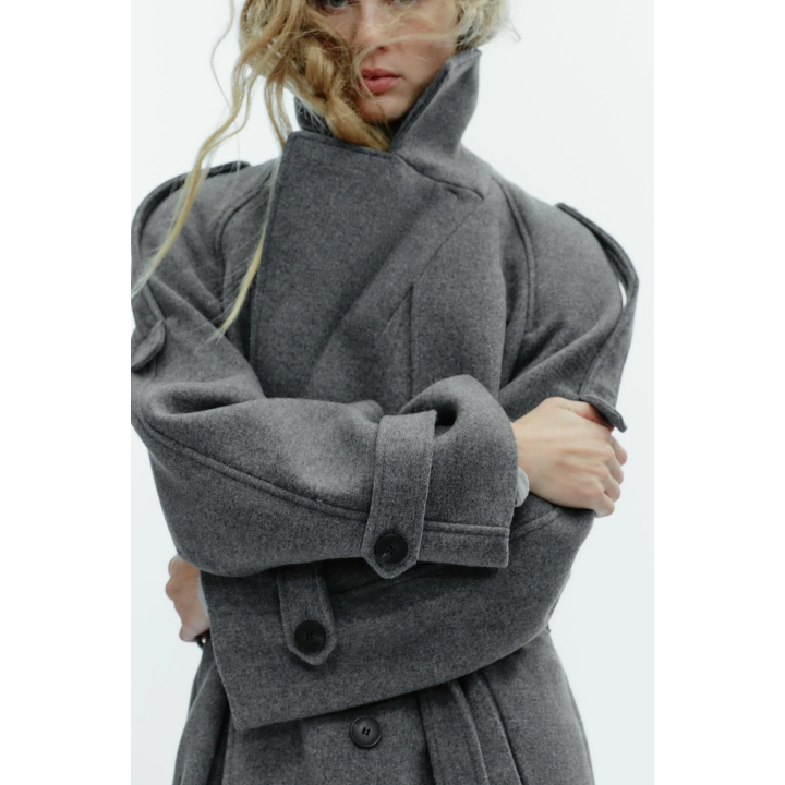 ДВУБОРТНОЕ ПАЛЬТО С ПОЯСОМ И ШЛЕВКАМИ