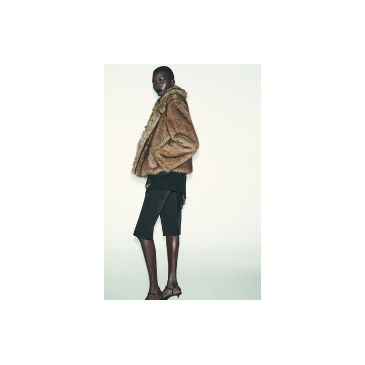 КОРОТКОЕ ПАЛЬТО ИЗ ИСКУССТВЕННОГО МЕХА