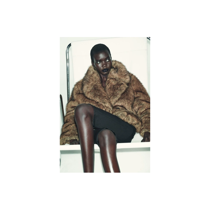 КОРОТКОЕ ПАЛЬТО ИЗ ИСКУССТВЕННОГО МЕХА