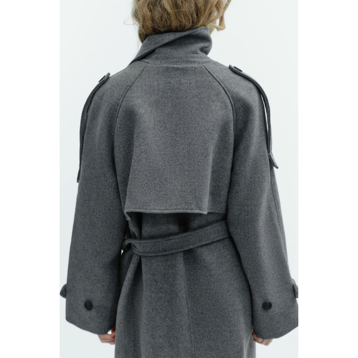 ДВУБОРТНОЕ ПАЛЬТО С ПОЯСОМ И ШЛЕВКАМИ