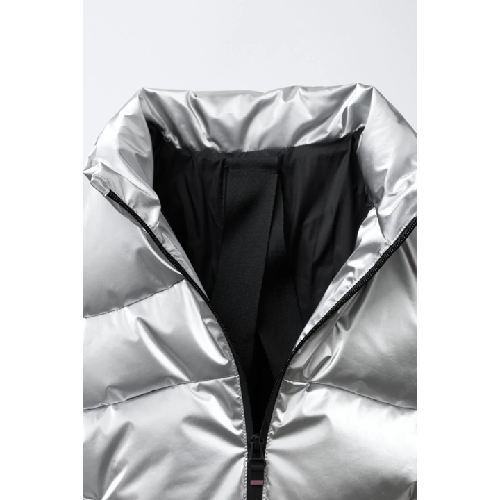 Металлическая водооталкивающая и ветрозащитная пуховая куртка с системой recco® для лыжной коллекции