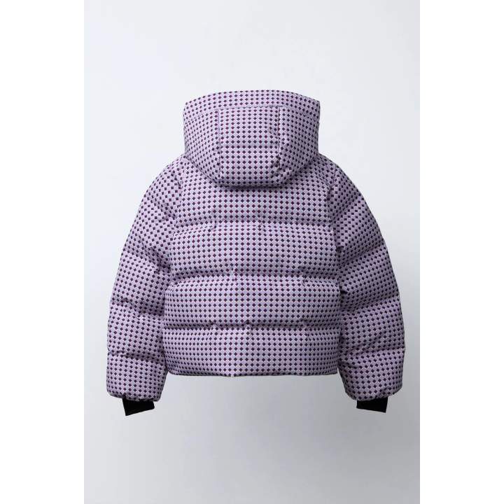 Пуховик с геометрическим принтом и набивкой из пера и пуха. защита от ветра и влаги, система recco® для лыжной коллекции