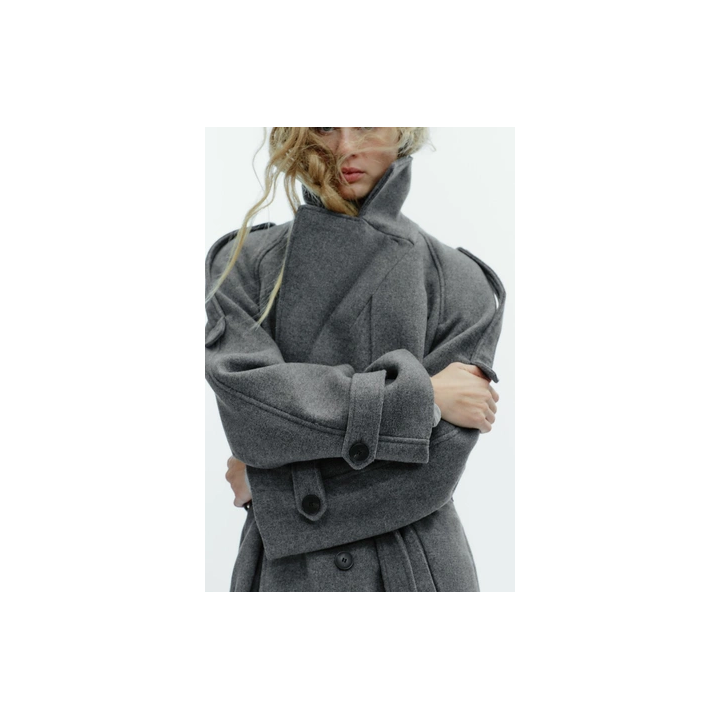 ДВУБОРТНОЕ ПАЛЬТО С ПОЯСОМ И ШЛЕВКАМИ