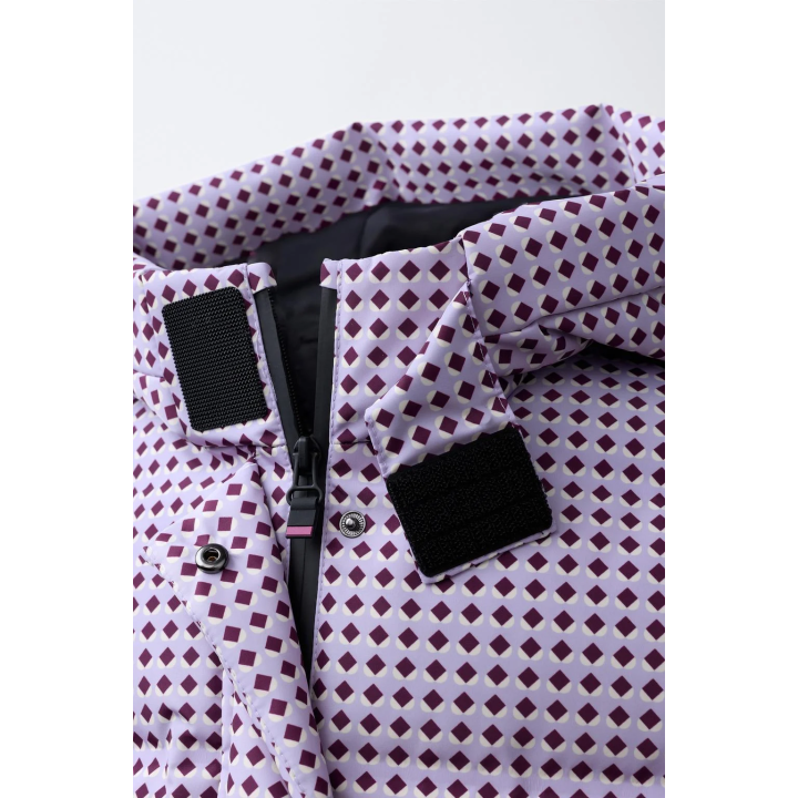 Пуховик с геометрическим принтом и набивкой из пера и пуха. защита от ветра и влаги, система recco® для лыжной коллекции