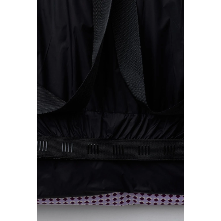 Пуховик с геометрическим принтом и набивкой из пера и пуха. защита от ветра и влаги, система recco® для лыжной коллекции