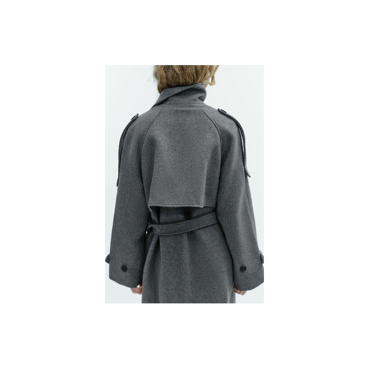 ДВУБОРТНОЕ ПАЛЬТО С ПОЯСОМ И ШЛЕВКАМИ