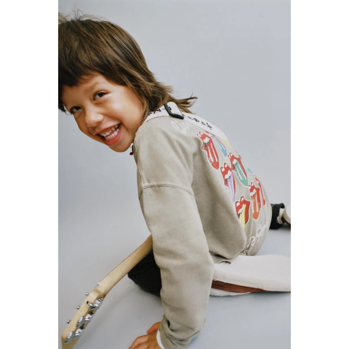 ФУТБОЛКА С ЭФФЕКТОМ ПОТЕРТОСТИ С ПРИНТОМ ROLLING STONES ©