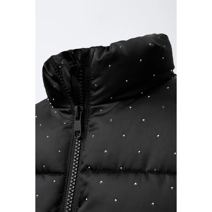 СТЕГАНАЯ КУРТКА СО СТРАЗАМИ