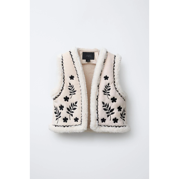 ЖИЛЕТ ИЗ ИСКУССТВЕННОЙ ЗАМШИ С ВЫШИВКОЙ И ИСКУССТВЕННЫМ МЕХОМ