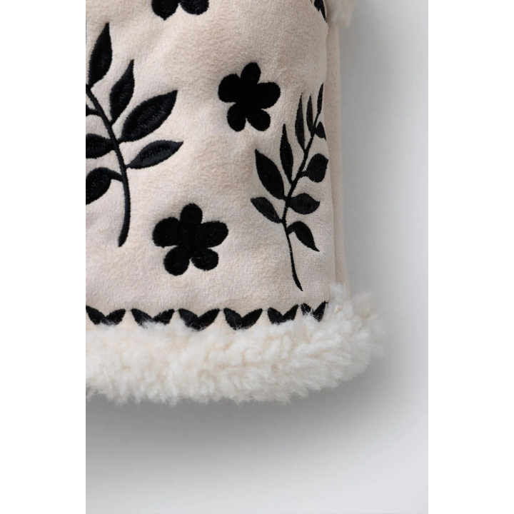 ЖИЛЕТ ИЗ ИСКУССТВЕННОЙ ЗАМШИ С ВЫШИВКОЙ И ИСКУССТВЕННЫМ МЕХОМ