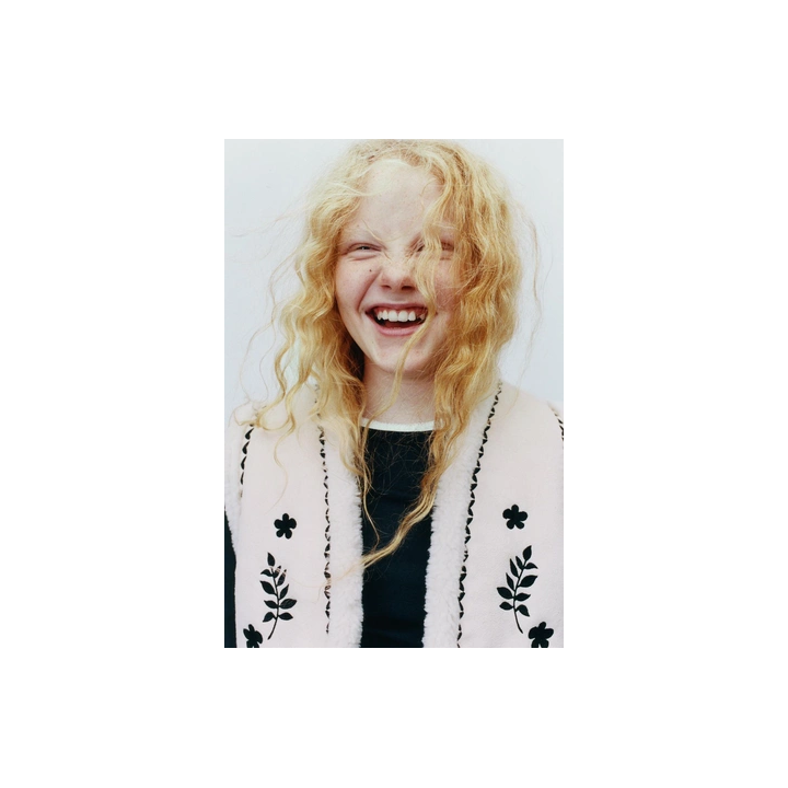 ЖИЛЕТ ИЗ ИСКУССТВЕННОЙ ЗАМШИ С ВЫШИВКОЙ И ИСКУССТВЕННЫМ МЕХОМ