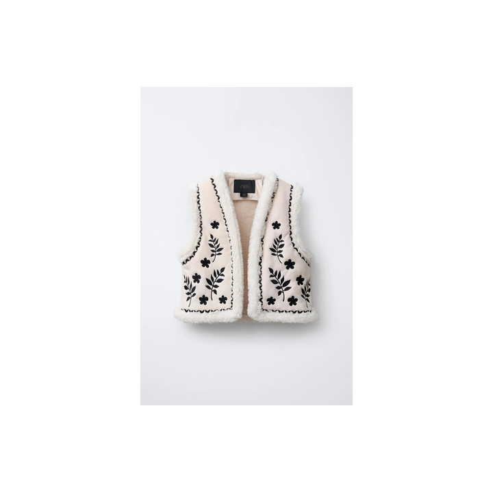 ЖИЛЕТ ИЗ ИСКУССТВЕННОЙ ЗАМШИ С ВЫШИВКОЙ И ИСКУССТВЕННЫМ МЕХОМ