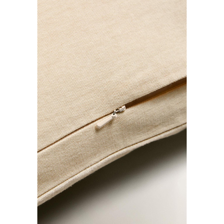 Подушка с рождественским снежным домом