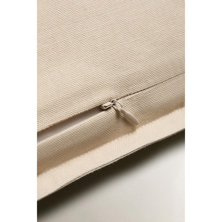 Рождественская вязаная подушка с центральным дизайном