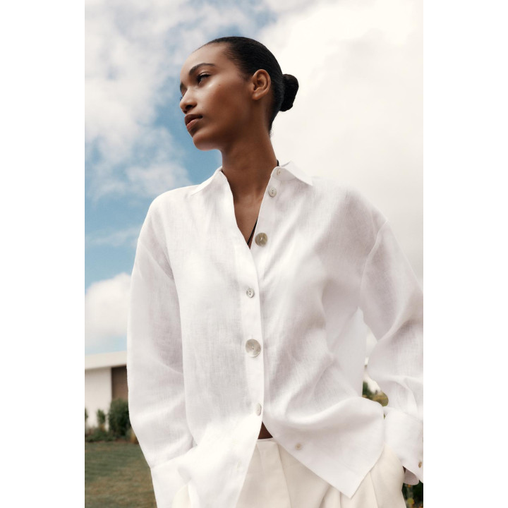 РУБАШКА ИЗ 100% ЛЬНА С КОМБИНИРОВАННЫМИ ПУГОВИЦАМИ
