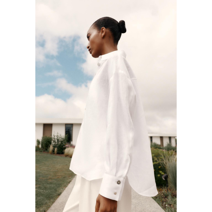 РУБАШКА ИЗ 100% ЛЬНА С КОМБИНИРОВАННЫМИ ПУГОВИЦАМИ