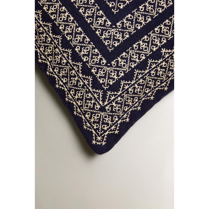 Зимняя вязаная подушка для декора