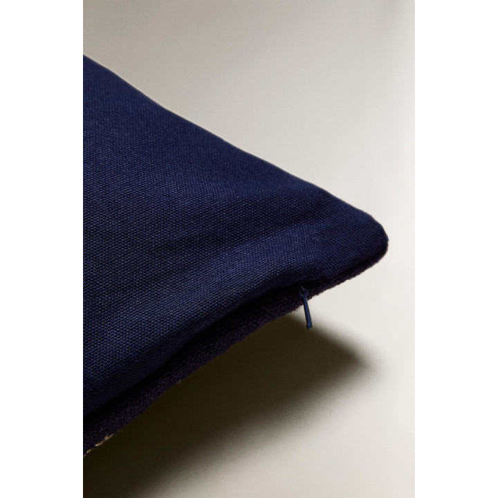 Зимняя вязаная подушка для декора