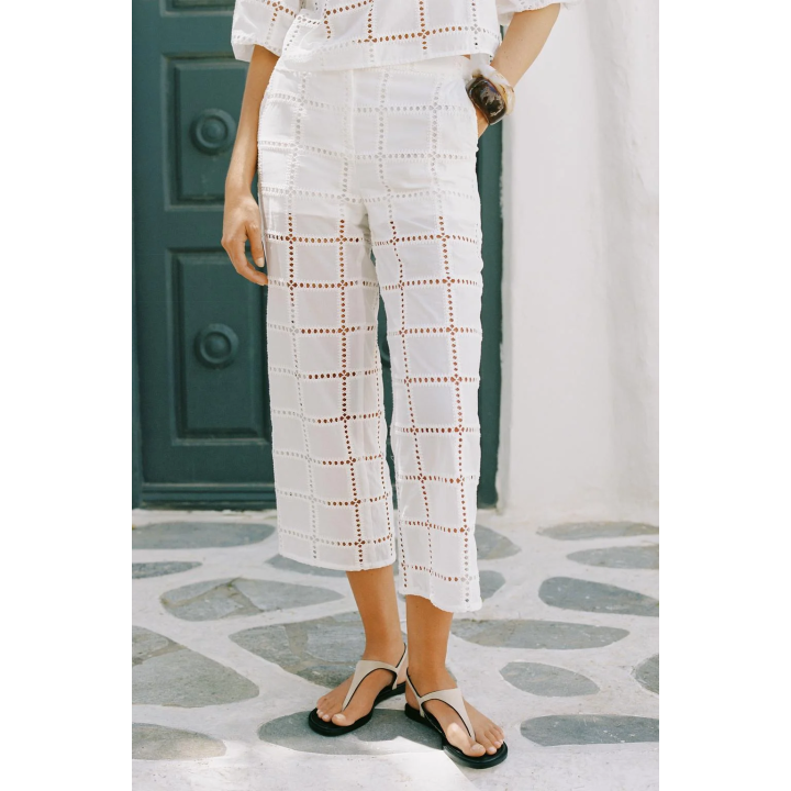 ПРЯМЫЕ БРЮКИ С ПЕРФОРИРОВАННОЙ ВЫШИВКОЙ