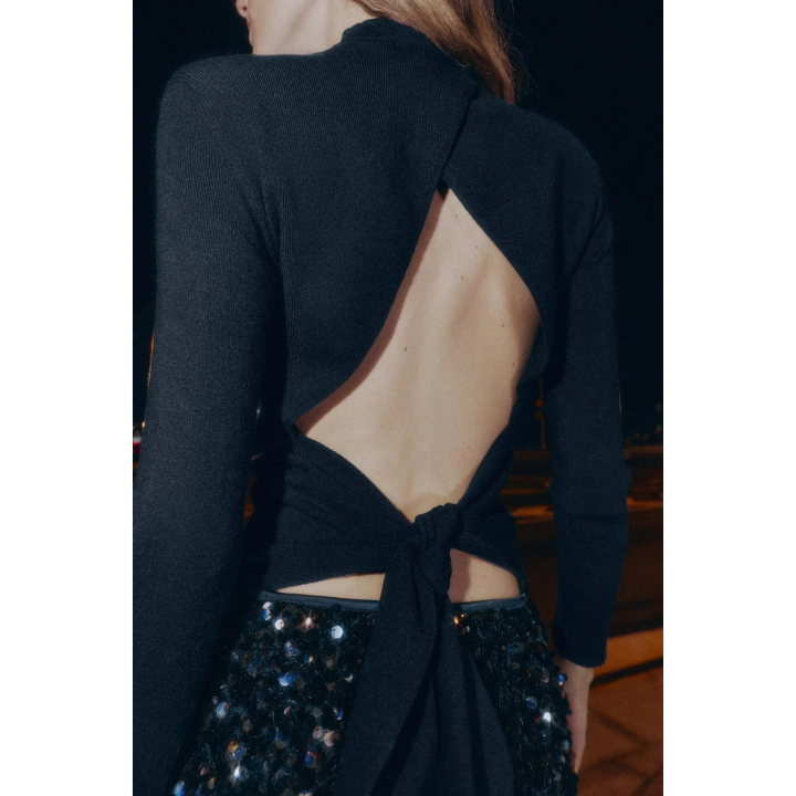 Вязаный топ с открытой спиной