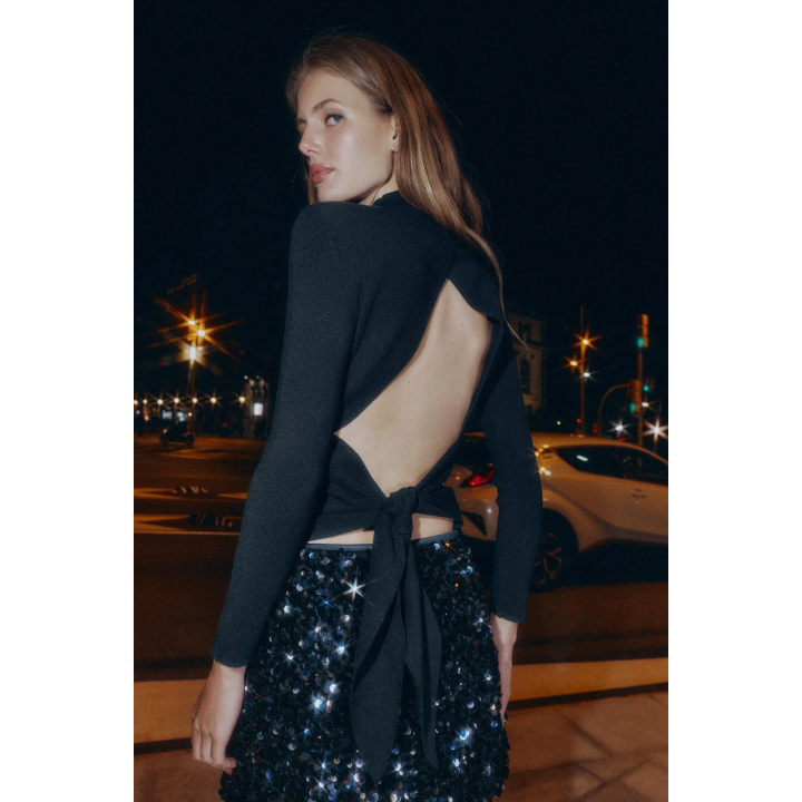 Вязаный топ с открытой спиной