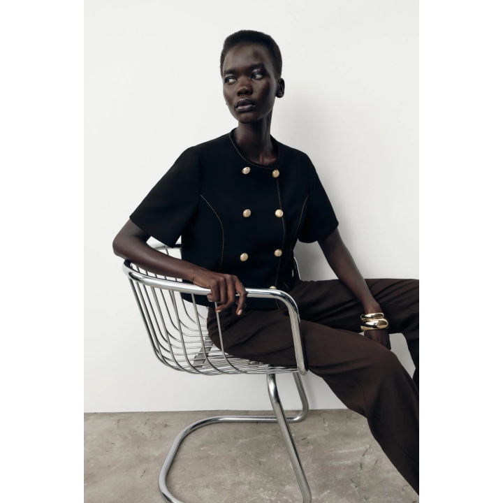 БЛЕЙЗЕР С КОРОТКИМИ РУКАВАМИ И КОНТРАСТНОЙ ОТДЕЛКОЙ