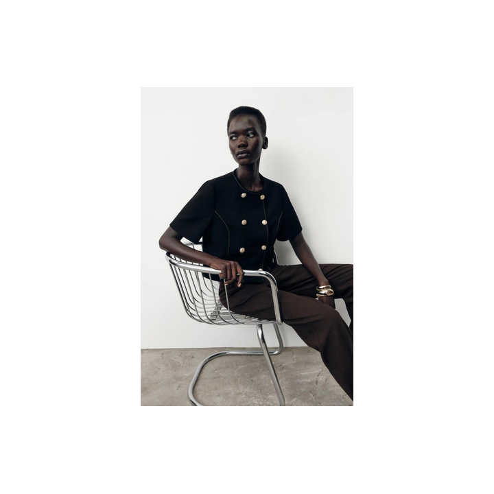 БЛЕЙЗЕР С КОРОТКИМИ РУКАВАМИ И КОНТРАСТНОЙ ОТДЕЛКОЙ