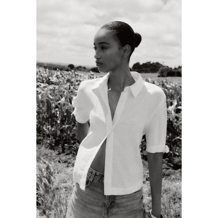 РУБАШКА ИЗ РАМИ С КОРОТКИМИ РУКАВАМИ И ЗАВЯЗКАМИ