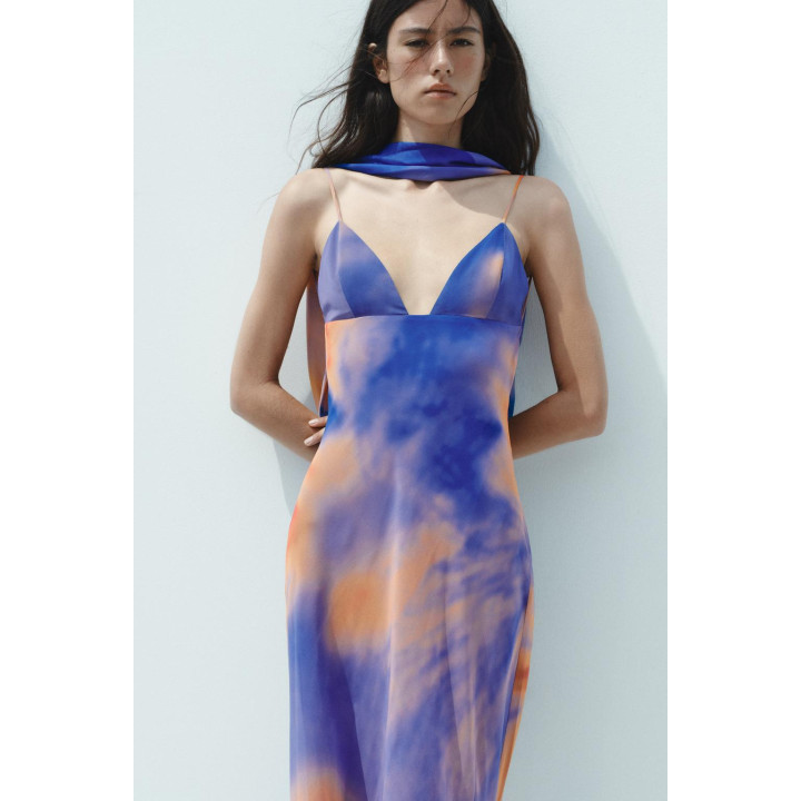 ДЛИННОЕ ПЛАТЬЕ С ПРИНТОМ И ПЛАТКОМ