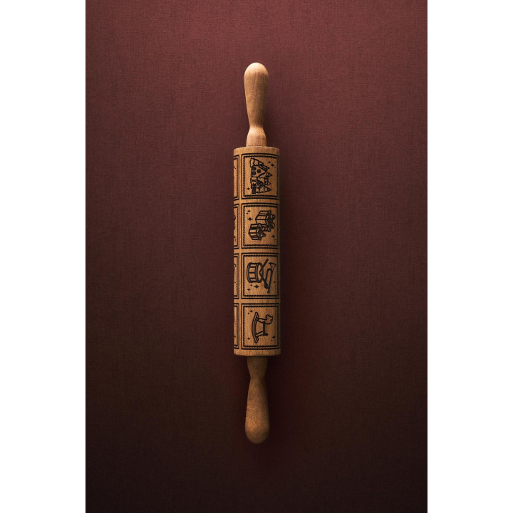 Деревянный скалка с рельефными рождественскими рисунками