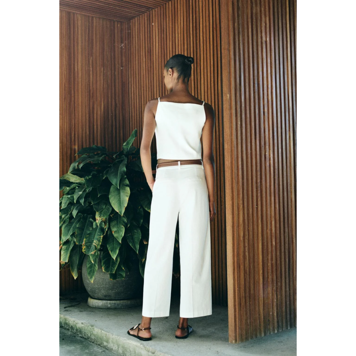 КОРОТКИЙ ЖИЛЕТ НА БРЕТЕЛЯХ