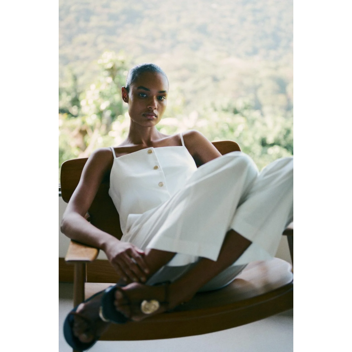 КОРОТКИЙ ЖИЛЕТ НА БРЕТЕЛЯХ